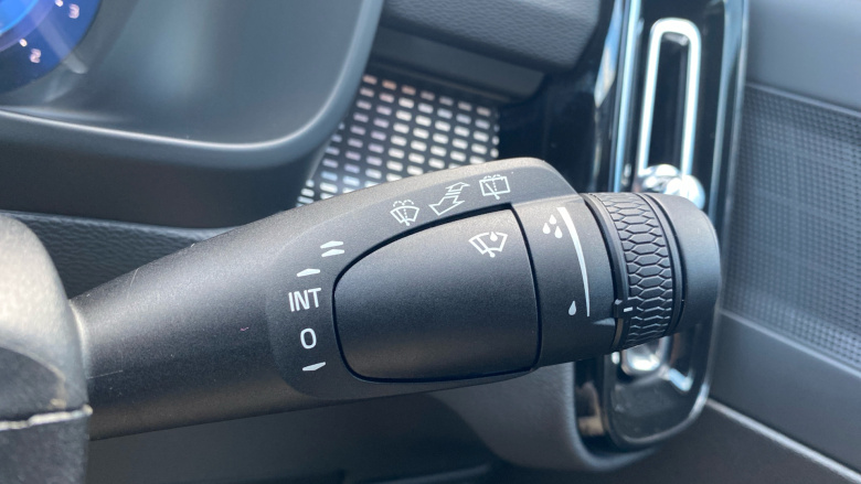 Volvo XC40 2.0 B3P Plus Dark 5dr Auto Petrol Estate